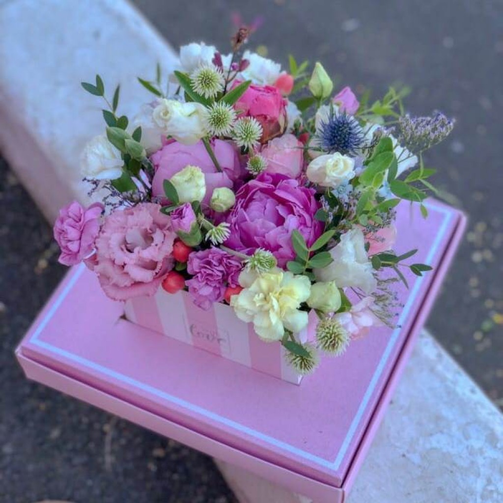 Цветы в коробке "Летняя встреча"